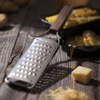 tarka, tarki, tarki do warzyw, extra coarse, kuchnia, narzędzia kuchenne, ostre narzędzia kuchenne, fototrawienie, Microplane, tarka master extra coarse, tarka microplane