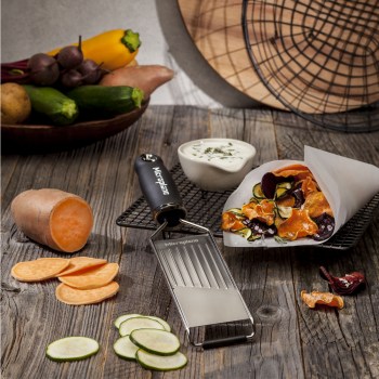 slicer, plasterki, tarka, tarki, tarki do warzyw, kuchnia, narzędzia kuchenne, ostre narzędzia kuchenne, fototrawienie, Microplane, tarka slicer microplane