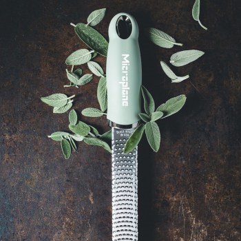 Tarka PREMIUM ZESTER Sage Green Microplane 46723, tarka do imbiru, tarka do cytryny, tarka do cytrusów, tarka do przypraw, tarka do cynamonu, tarka do czekolady, 