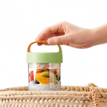 pojemnik jar to go, pojemnik lekue, słoik na lunch, słoik do pracy, słoik z pojemnikiem na sos, pojemnik na sałatkę, słoik lekue, pojemnik na pudding chia, pojemnik na muesli do pracy, plastikowy słoik na lunch, plastikowy pojemnik na lunch, BPA free, po