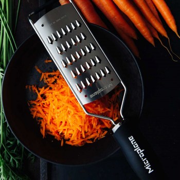 julienne, słupki, paseczki, tarka, tarka do warzyw, ostra tarka, super tarka, Microplane, tarka do sałatek, fototrawienie, tarka Microplane, akcesoria kuchenne, 