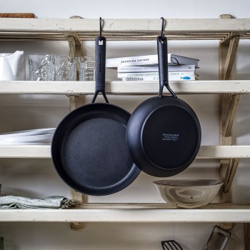 CC003569-001 patelnie KitchenAid Classic Forged Aluminium, zestaw patelni KitchenAid, patelnie KitchenAid, komplet patelni KitchenAid, patelnie ceramiczne KitchenAid, patelnie KitchenAid z powłoką ceramiczną, patelnia KitchenAid 24 cm, Patelnia KitchenAi