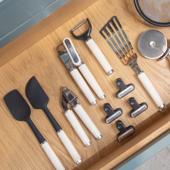 KitchenAid KAG030OHACE Almond Cream, łyżka kuchenna, łyżka silikonowa, KitchenAid Almond Cream, łyżka do mieszania, łyżka do misek, akcesoria kitchenaid, przybory kuchenne KitchenAid