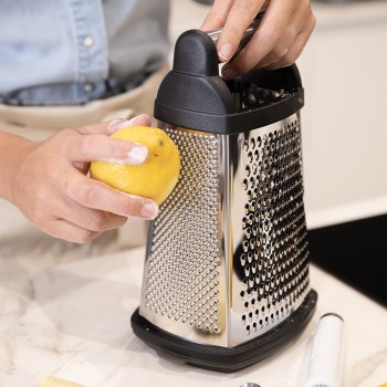 tarka czterostronna, tarka KitcenAid, tarka do warzyw, KitchenAid KQG300OSOBE, tarka 4 ostrza, tarka z pojemnikiem