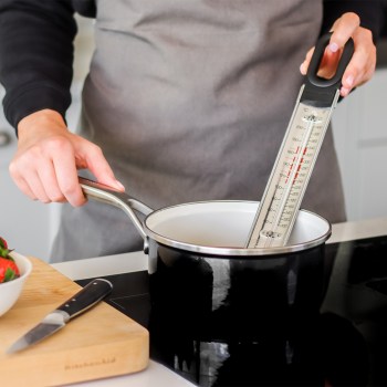 termometr do konfitur, termometr do karmelu, termometr do głębokiego smażenia, termoetr do syropu cukrowego, termometr KitchenAid KQ907G, termometr do pasteryzowania, termometr do garnka