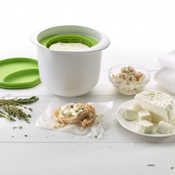 domowy twarożek, domowy serek, domowy twaróg, domowy biały ser, twaróg z mikrofalówki, jak zrobić twaróg w mikrofalówce, cheese maker, cheese maker Lekue, naczynie do twarogu, Native Lekue, 