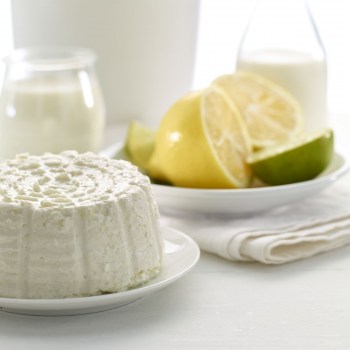 domowy twarożek, domowy serek, domowy twaróg, domowy biały ser, twaróg z mikrofalówki, jak zrobić twaróg w mikrofalówce, cheese maker, cheese maker Lekue, naczynie do twarogu, Native Lekue, 