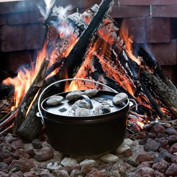 kociołek żeliwny, kociołek żeliwny duży, kociołek żeliwny Lodge, kociołek żeliwny 7,5l, kociołek żeliwny ognisko, naczynia na ognisko, kociołek na ognisko, kociołek myśliwski, kociołek węgierski, garnek myśliwski, 
