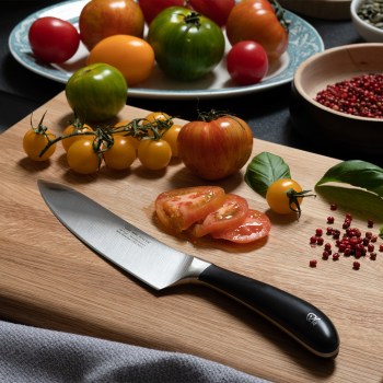 nóż szefa kuchni, podstawowy nóż, noże, noże kuchenne, noże Fiskars, ostre noże, najlepsze noże, noże wg CATRA, CATRA, dystrybutor Robert Welch Polska, noże i widelce, nóż kuchenny, Robert Welch, nóż uniwersalny